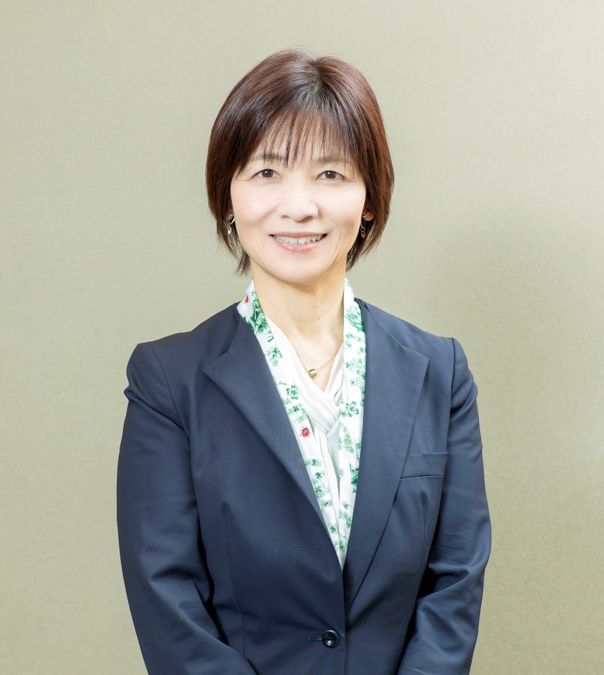 中空 麻奈 氏